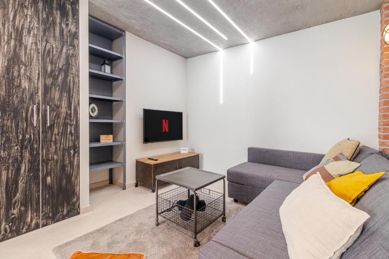 Flatguest Industrial Loft By Marina - Wifi Leilighet *